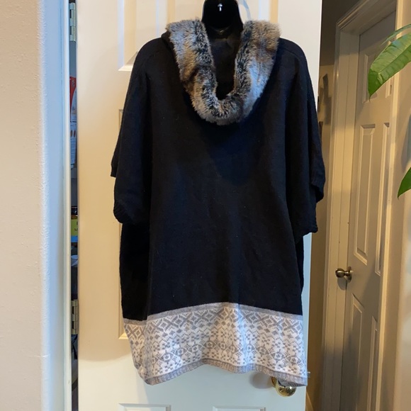 BCBG Maxazria long tunic sweater with faux fur hood - Picture 6 of 7